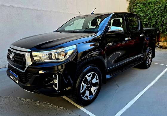 TOYOTA HILUX 2.8 SRX 4X4 CD 16V DIESEL 4P AUTOMÁTICO TOYOTA HILUX 2.8 SRX 4X4 CD 16V DIESEL 4P AUTOMÁTICO